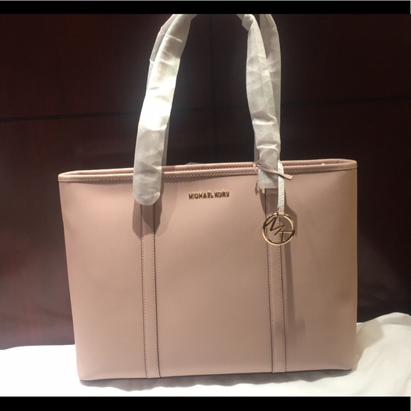 Blush Pink Micheal Kors Bag - Picture 1 of 8